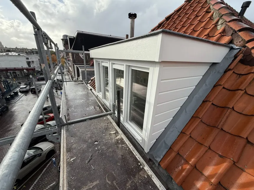 Montage van kunststof kozijnen en schuifpui door VijfSterrenHuis Bouw